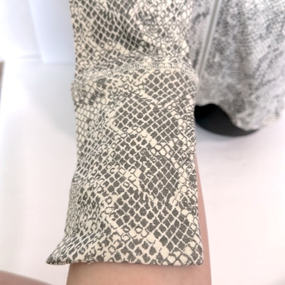 Chaser tan/grey snakeskin jacket with hoodie small - Picture 5 of 16